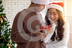 Man giving girl christmas present