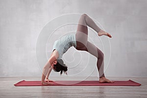 Beautiful lady doing sporty exercise