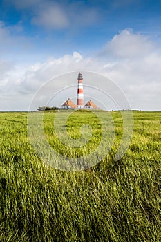 Hermoso faro sobre el norte el mar alemania 