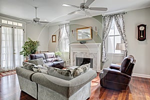 Beautiful livingroom with fireplace