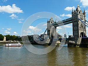 London City panorama (Thames River, Tower Bridge)