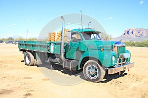 Classic American Truck: Mack B-61 (1961)