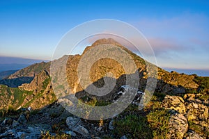 Krásne, čarovné ráno na horách. Pohľad na hory Slovenska na jeseň - Nízke Tatry - Ďumbier.