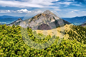 Krásna horská krajina a vrch Rozsutec, Slovensko