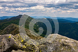 Krásná hornatá krajina na středním Slovensku. Národní park Nízké Tatry.