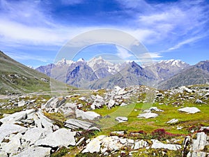 Beautiful mountains at Rohtang paas