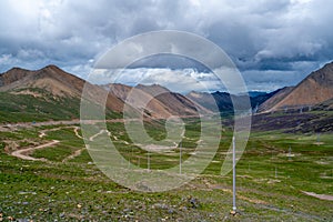 The beautiful natural scenery of the Qinghai-Tibet Plateau along National Highway 318