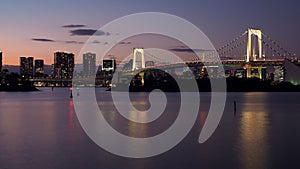 Bellissimo notte la città fuga da tokio baia tokio arcobaleno ponte 