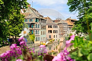 Hermoso viejo casas en Estrasburgo Francia 