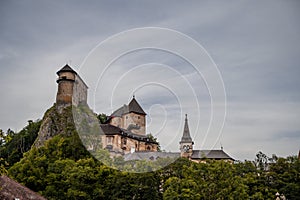 Krásný oravský hrad. v Oravském Podzámku na Slovensku. oblast Orava. Slovenská krajina. Cestovat. pojem.