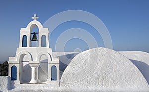 Beautiful orthodox church on Santorini, Greece. Local church in Oia village, Santorini island, Greece - Immagine photo