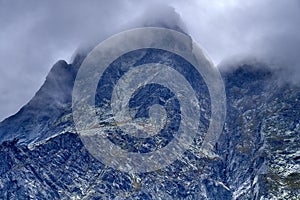 Krásný panoramatický výhled na Vysoké Tatry na začátku podzimu, Slovensko