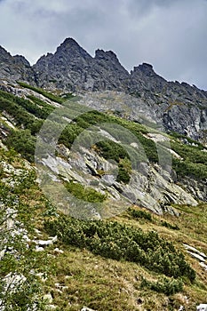 Krásny panoramatický výhľad na Vysoké Tatry začiatkom jesene, Slovensko