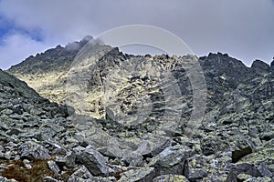 Krásný panoramatický výhled na Vysoké Tatry na začátku podzimu, Slovensko