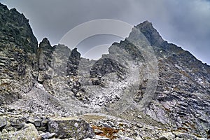 Krásny panoramatický výhľad na Vysoké Tatry začiatkom jesene, Slovensko