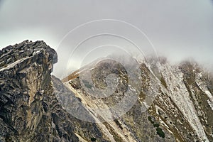 Krásny panoramatický výhľad na Vysoké Tatry začiatkom jesene, Slovensko