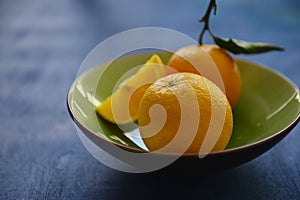 Beautiful photo of a bowl full of organic fresh oranges