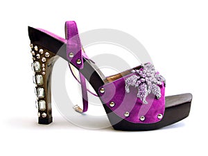 Hermoso púrpura una mujer calzado 