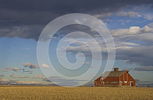 A beautiful red rustic barn