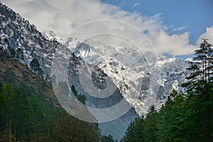 Beautiful river of snow laden peaks in manikaran, manali, India