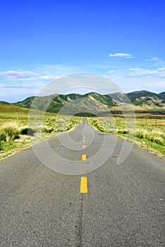 The beautiful scenery on the highway on the Qinghai - Tibet plateau