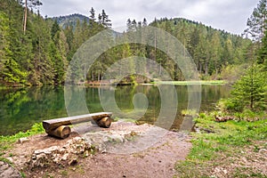 Krásný malebný výhled na jezero Blajzloch na Slovensku (Evropa