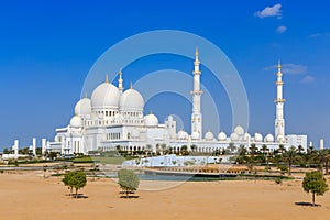 Beautiful shot of Sheikh Zayed Grand Mosque in Abu Dabi, United Arab Emirates photo