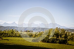 Krásná slovenská krajina s tatrami v pozadí