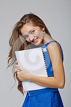 Beautiful smiling business woman, with documents, on a gray back