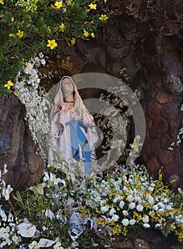 Beautiful statue of praying Maria