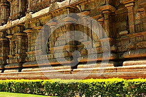 Beautiful stone wall with sculptures in the Brihadisvara Temple in Gangaikonda Cholapuram, india.