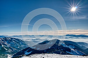 Krásné slunce v zasněžených horách, Slovensko Nízké Tatry