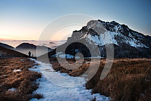 Krásná hodina západu slunce v pohoří Slovenska zvaném Malá Fatra. Karpaty na Slovensku - Evropa. Pojem krajiny