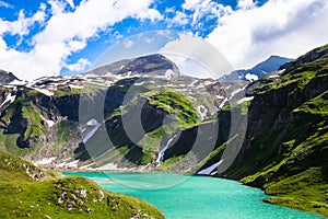 Beautiful turquoise lake below the high mountains