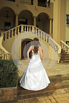 Beautiful Tuscan bride with br