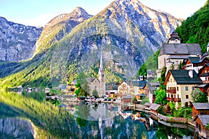 Beautiful view of Alpine Hallstatt town and Hallstattersee lake. Salzkammergut, Austria.