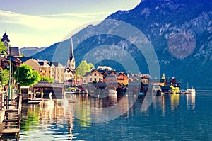 Beautiful view of Alpine Hallstatt town and Hallstattersee lake. Salzkammergut, Austria.