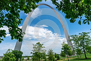 Beautiful view of the Gateway Arch in St. Louis against a cloudy sky in the USA