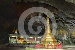 Beautiful view inside sacred Sadan Cave, Myanmar Burma. Ancien photo