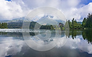 Krásny výhľad z rána na Štrbské Pleso. Slovensko. Tatry