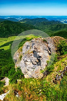 Krásný výhled z vrcholu kopce Strážov na Slovensku