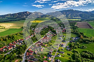 Krásny výhľad na Západné Tatry na Slovensku. Obec Smrečany pod a vrch Baranec v pozadí