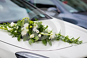 Beautiful wedding flowers car decoration