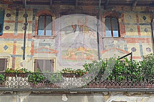 Beautiful windows, Balconies and Faded Frescos - Verona