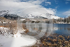 Zimné jazero Štrbské Pleso na Slovensku, Vysoké Tatry