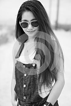 Beautiful woman with long brunette hair wearing sunglasses