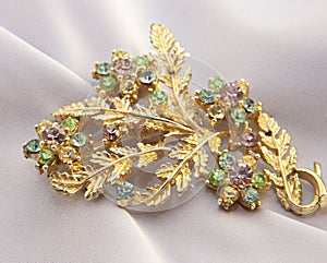 Beautiful wome`s vintage brooch, with bright natural crystals