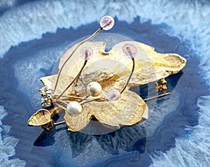 Beautiful women`s vintage gold brooch, with bright natural pearls