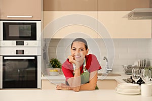 Beautiful young woman with clean dishes