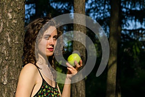 Beautiful young woman eating apple